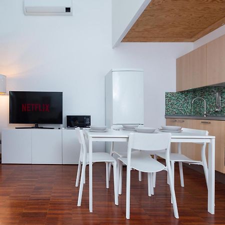 White And Brown Exclusive Loft With Terrace - Free Parking - M2 Station Daire Milano Dış mekan fotoğraf