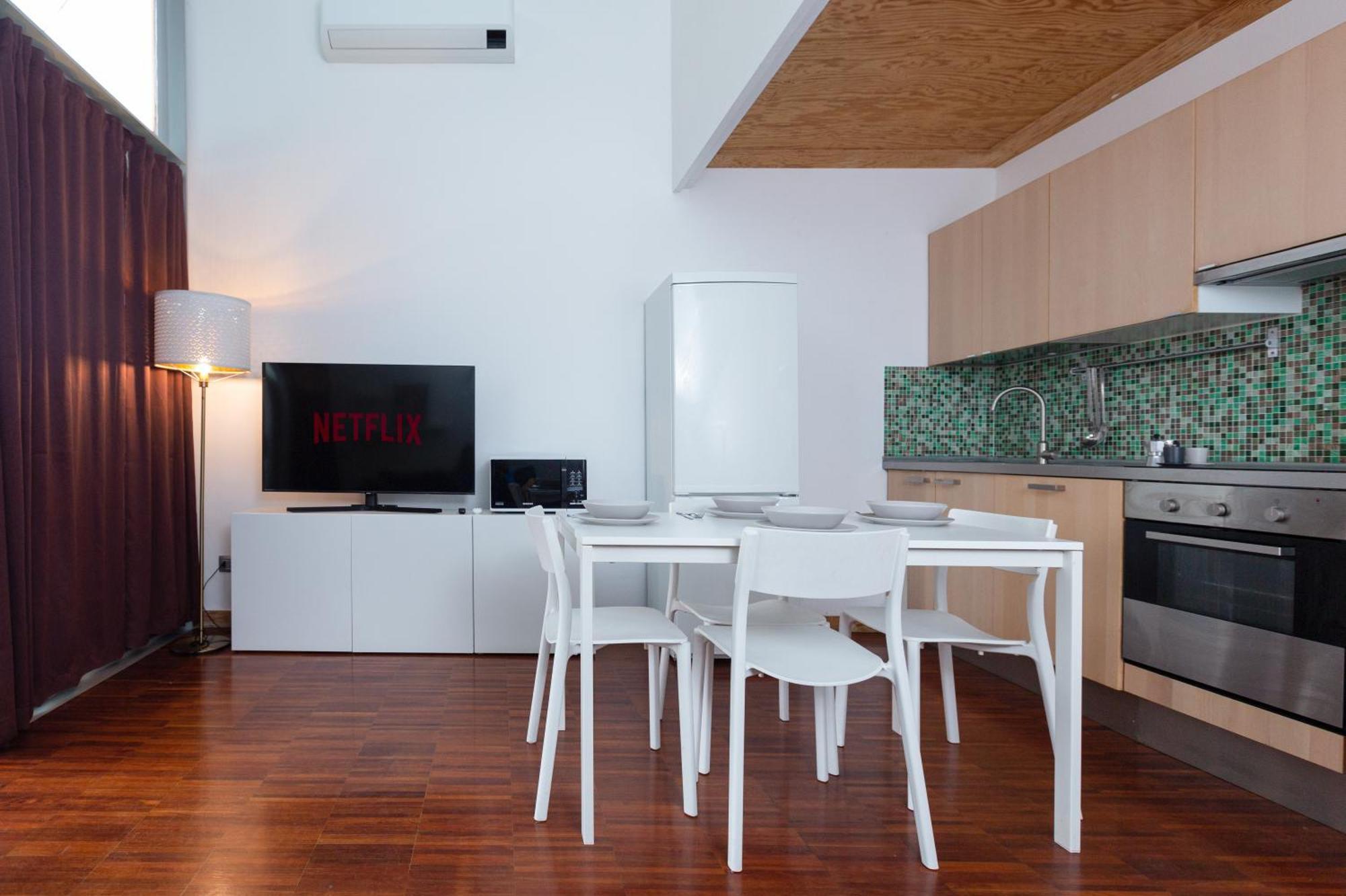 White And Brown Exclusive Loft With Terrace - Free Parking - M2 Station Daire Milano Dış mekan fotoğraf