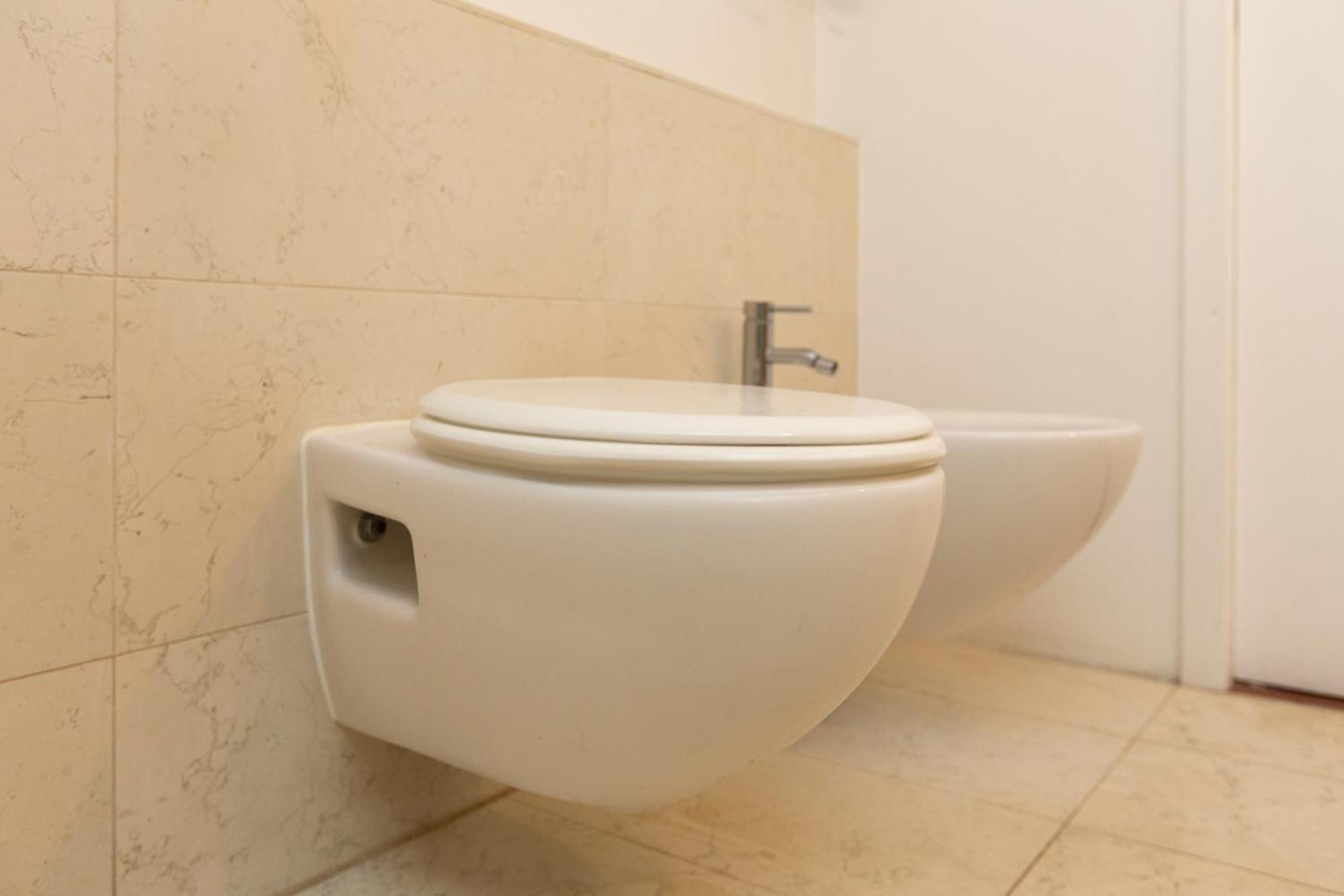 White And Brown Exclusive Loft With Terrace - Free Parking - M2 Station Daire Milano Dış mekan fotoğraf