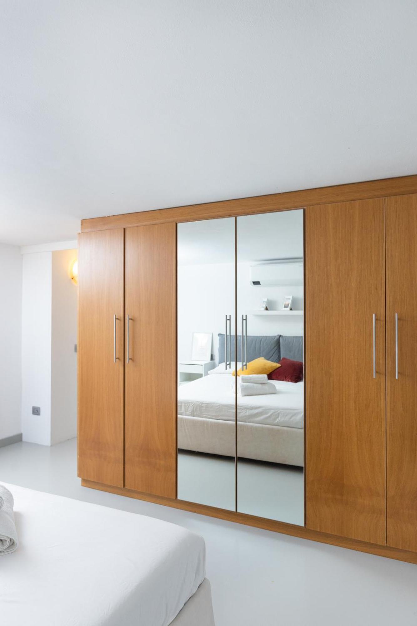 White And Brown Exclusive Loft With Terrace - Free Parking - M2 Station Daire Milano Dış mekan fotoğraf