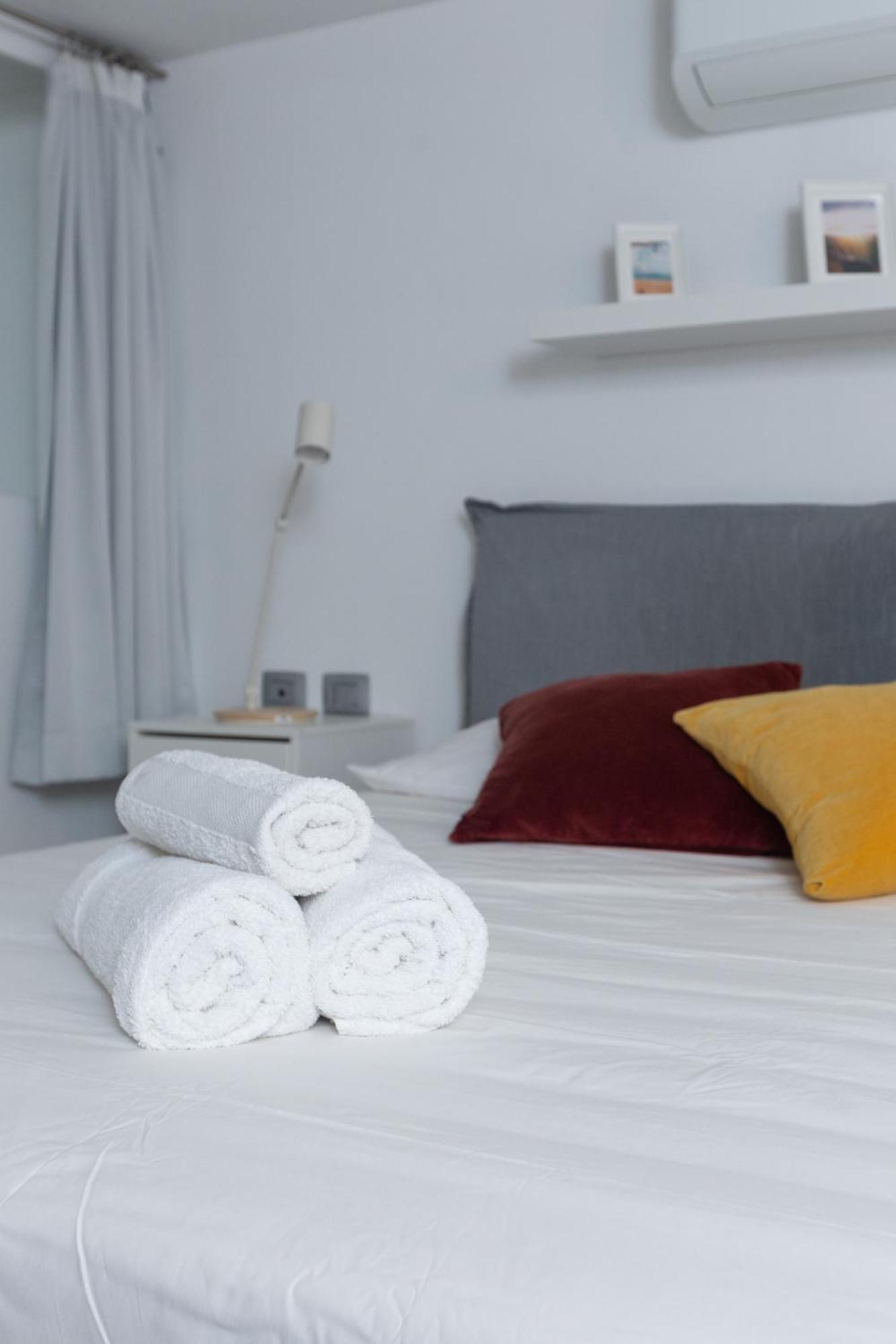 White And Brown Exclusive Loft With Terrace - Free Parking - M2 Station Daire Milano Dış mekan fotoğraf
